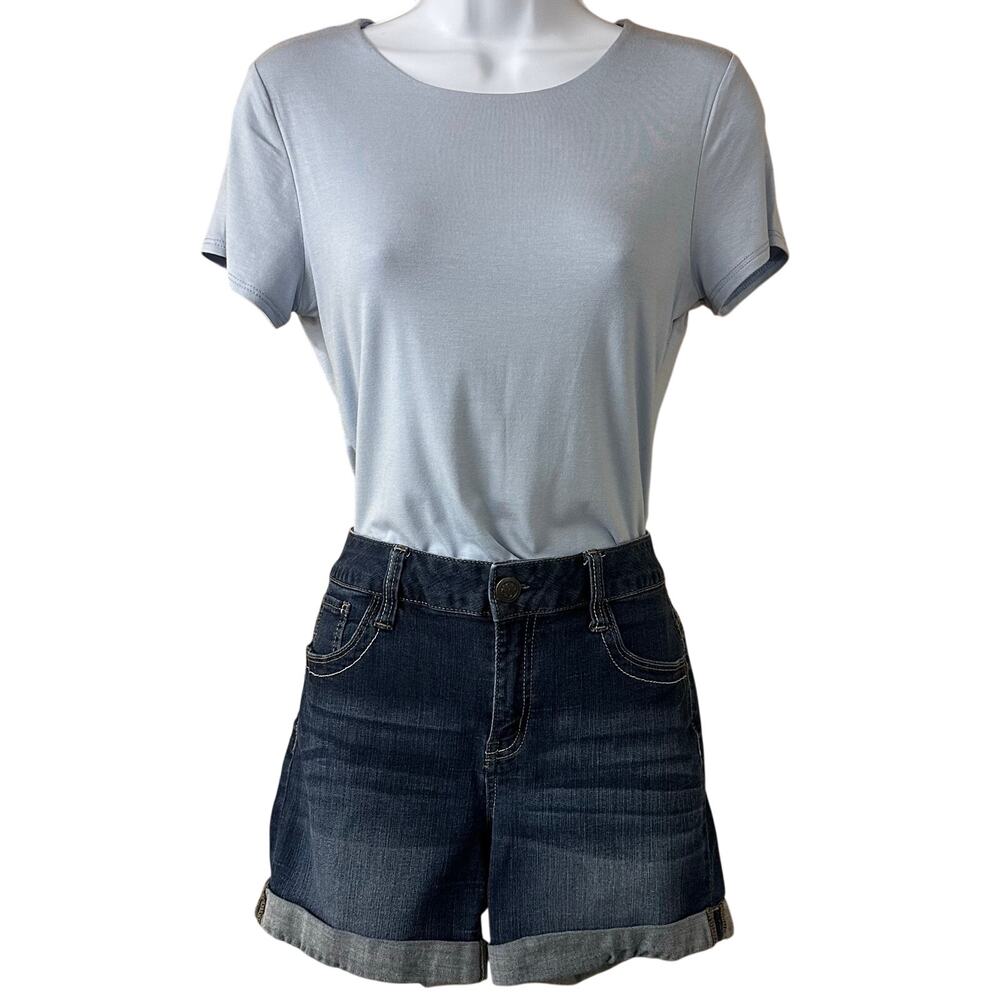 EUC, No Boundaries Women’s Sz 9 Acid Wash Rolled Hem Denim Short, K648